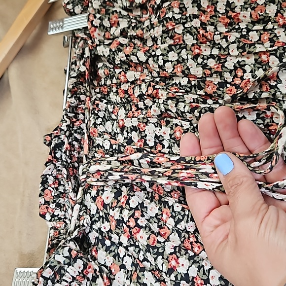 NWT, Volcom floral skirt sz S - Picture 4 of 6